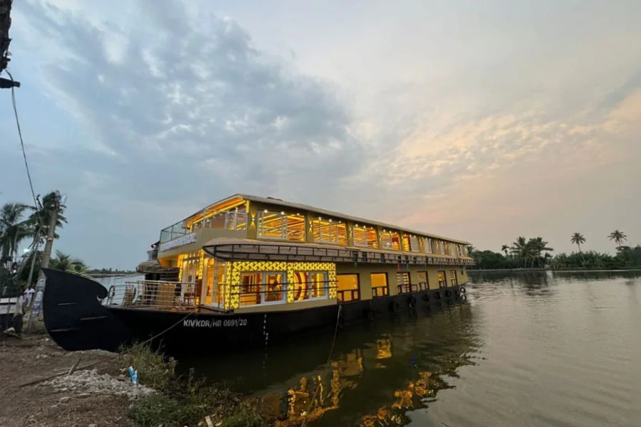 10 bedroomhouseboat-alappuza