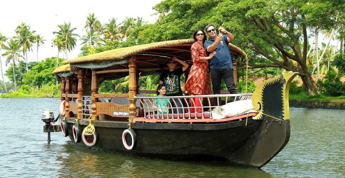 Shikara boats in Alleppey – Shikara boat packages & Booking