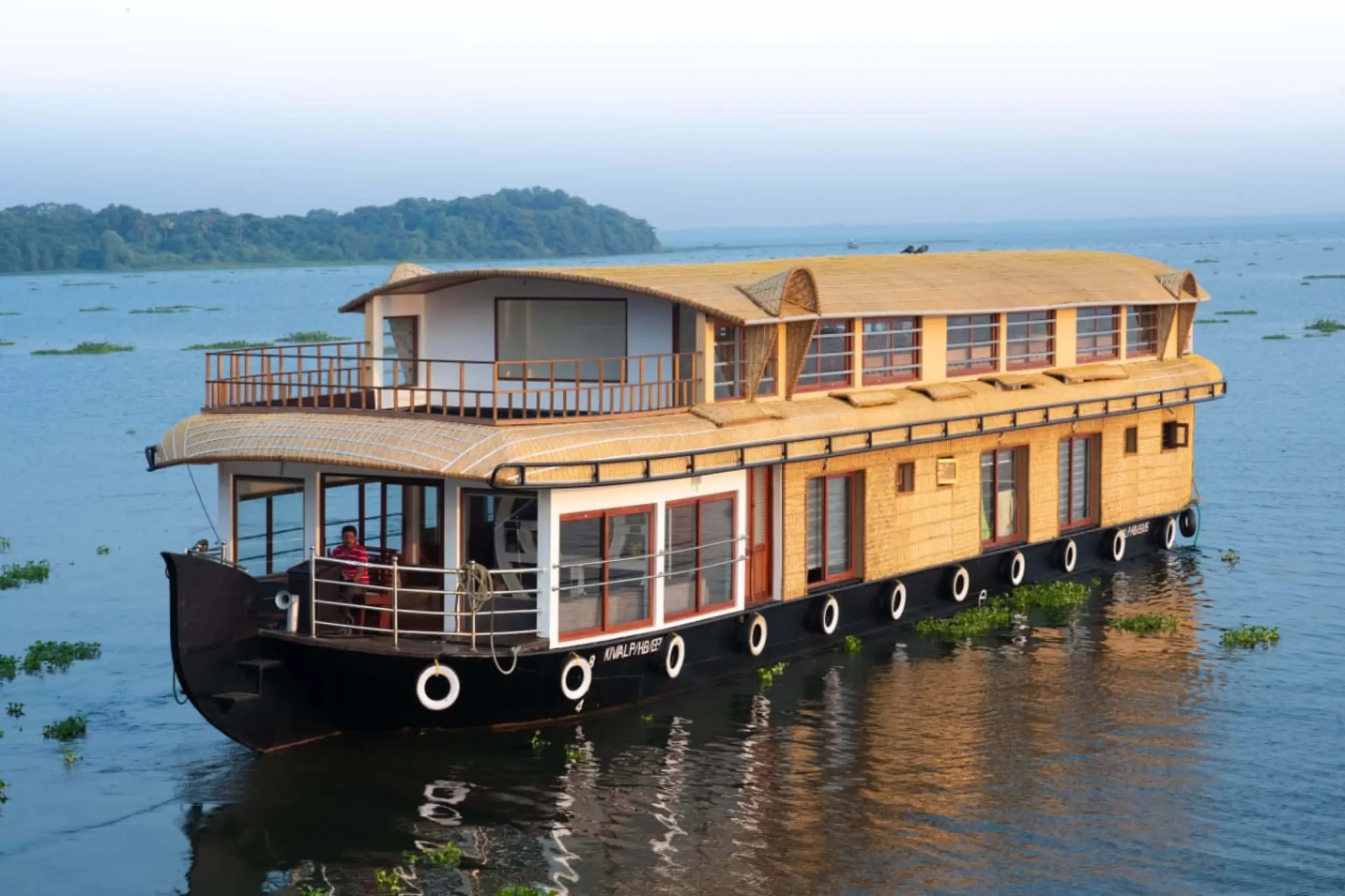 3 Bed Room Luxury Houseboat