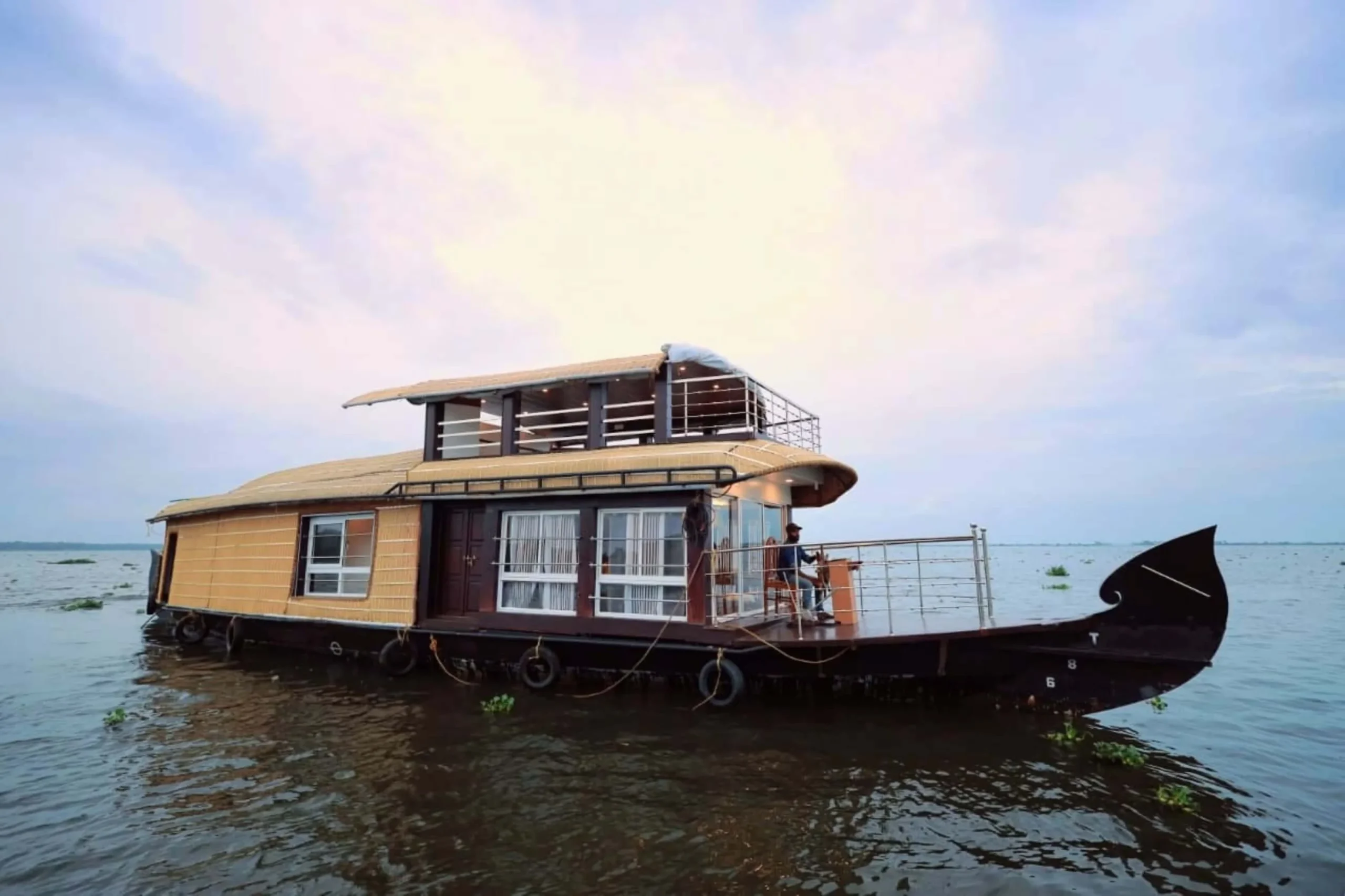 1 Bedroom Premium Houseboat