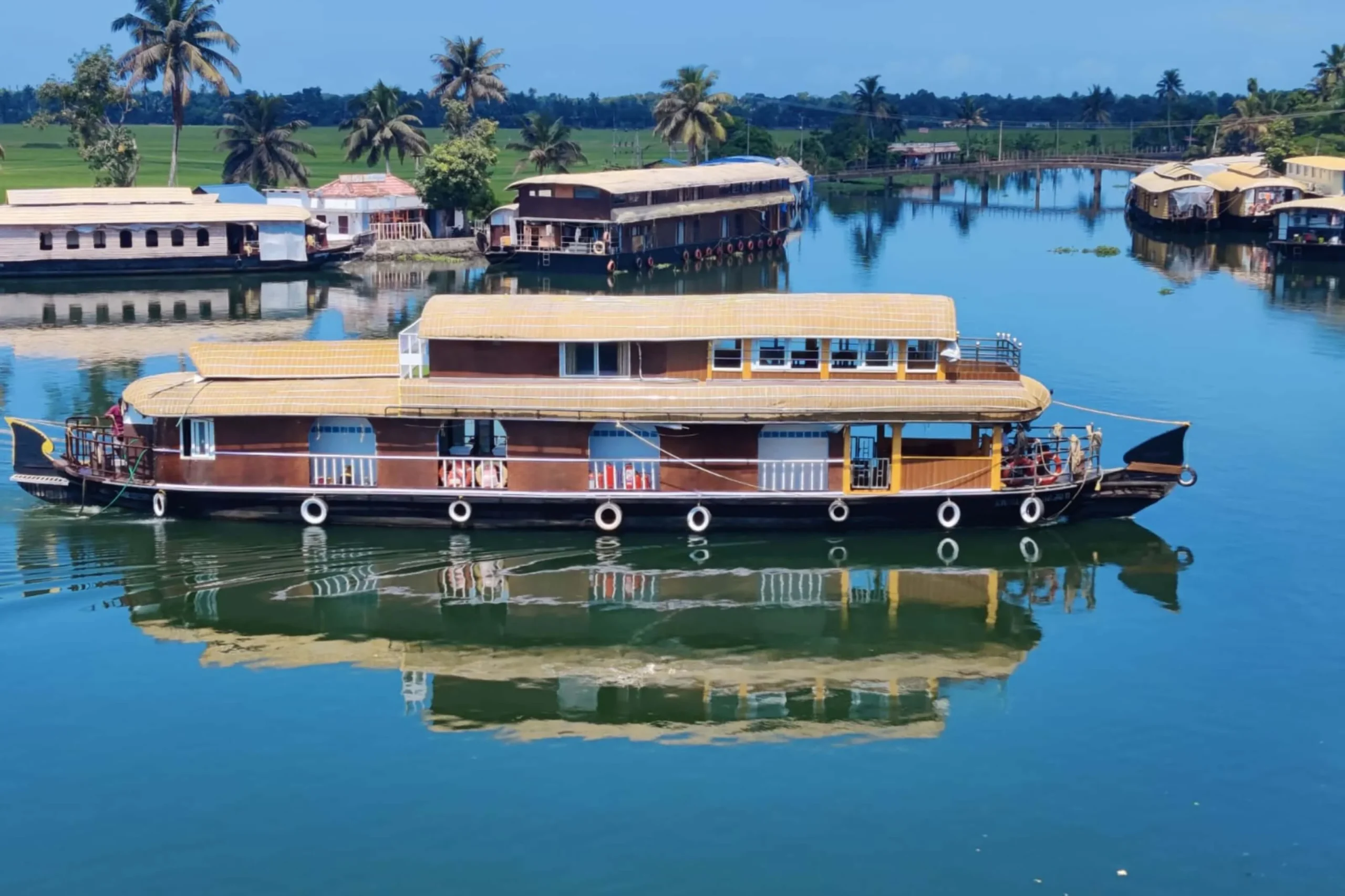 4 Bedroom Deluxe Houseboat