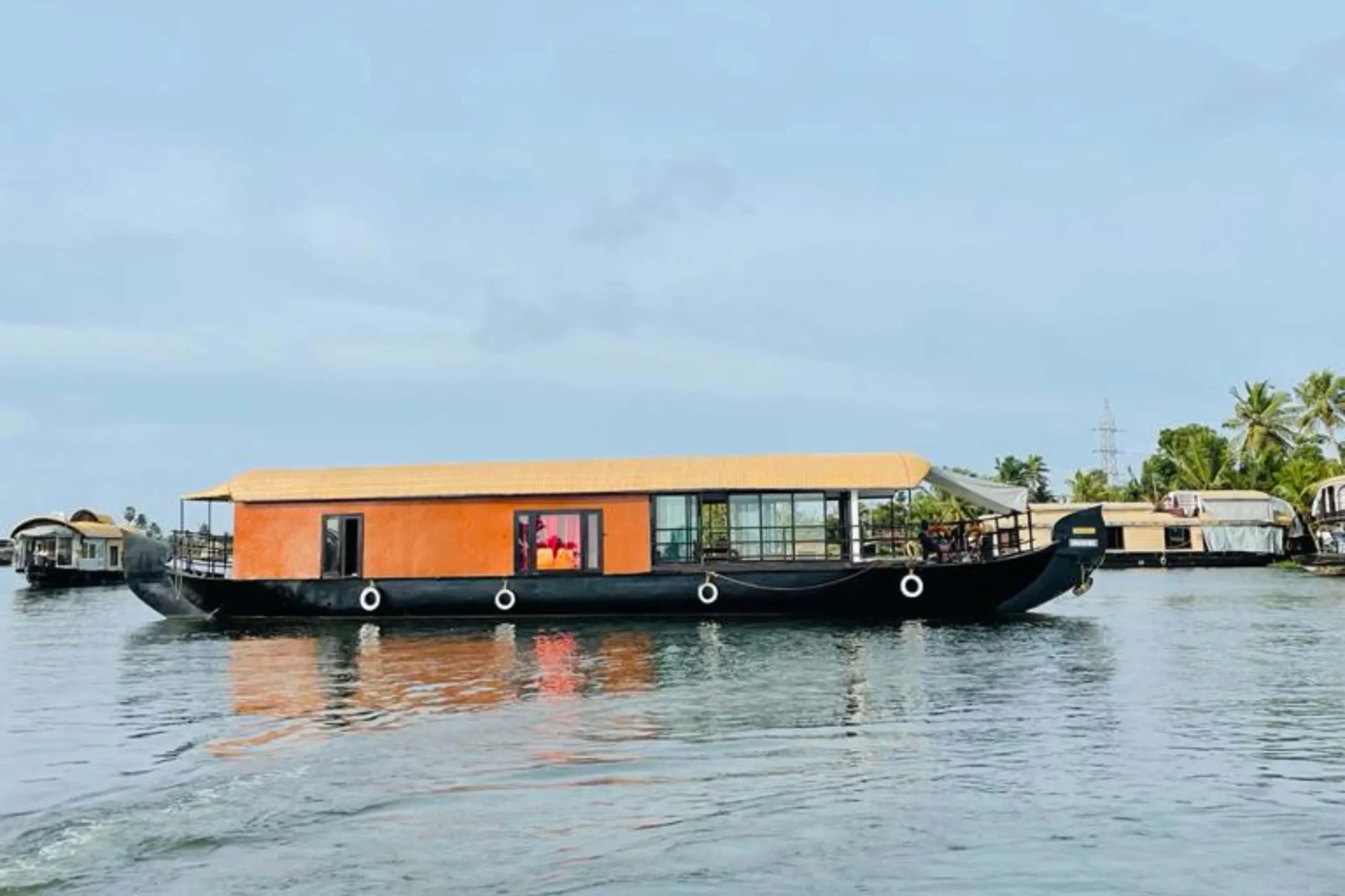 1 Bedroom Premium Houseboat