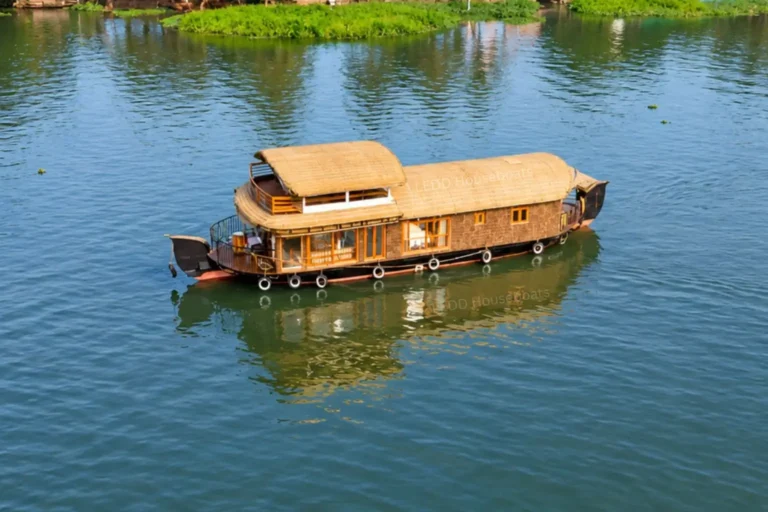 1-Bed-Luxury-Houseboat