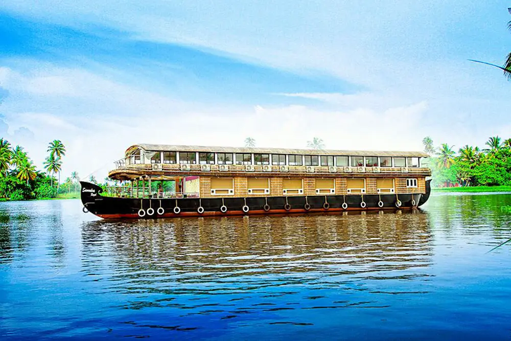 9 Bedroom Premium Houseboat