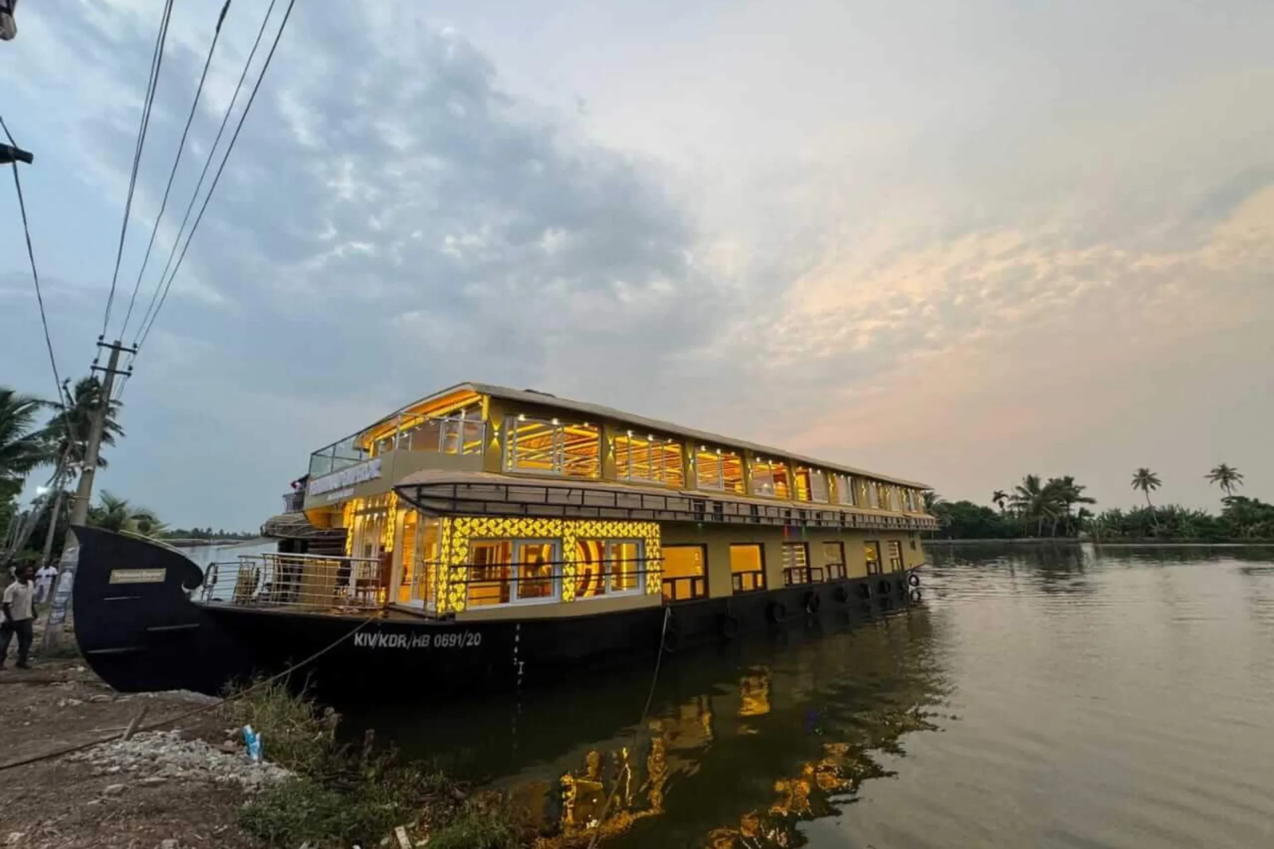 10 Bedroom Luxury Houseboat