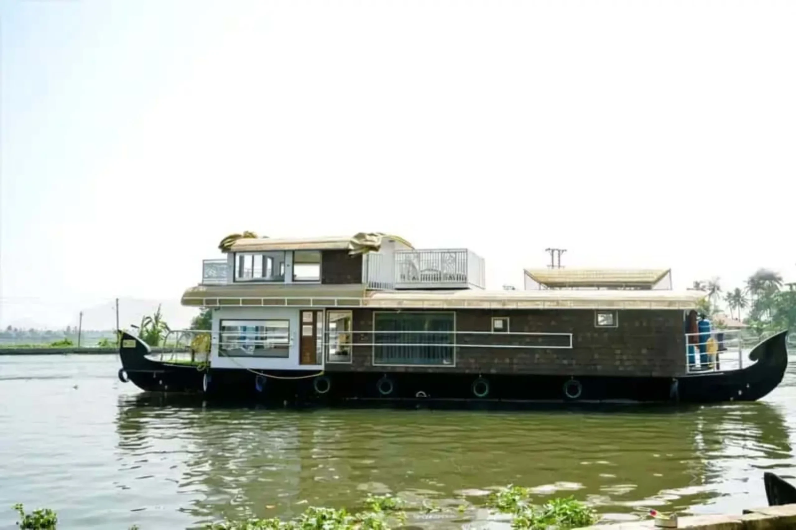 1 Bedroom Ultra Luxury houseboat