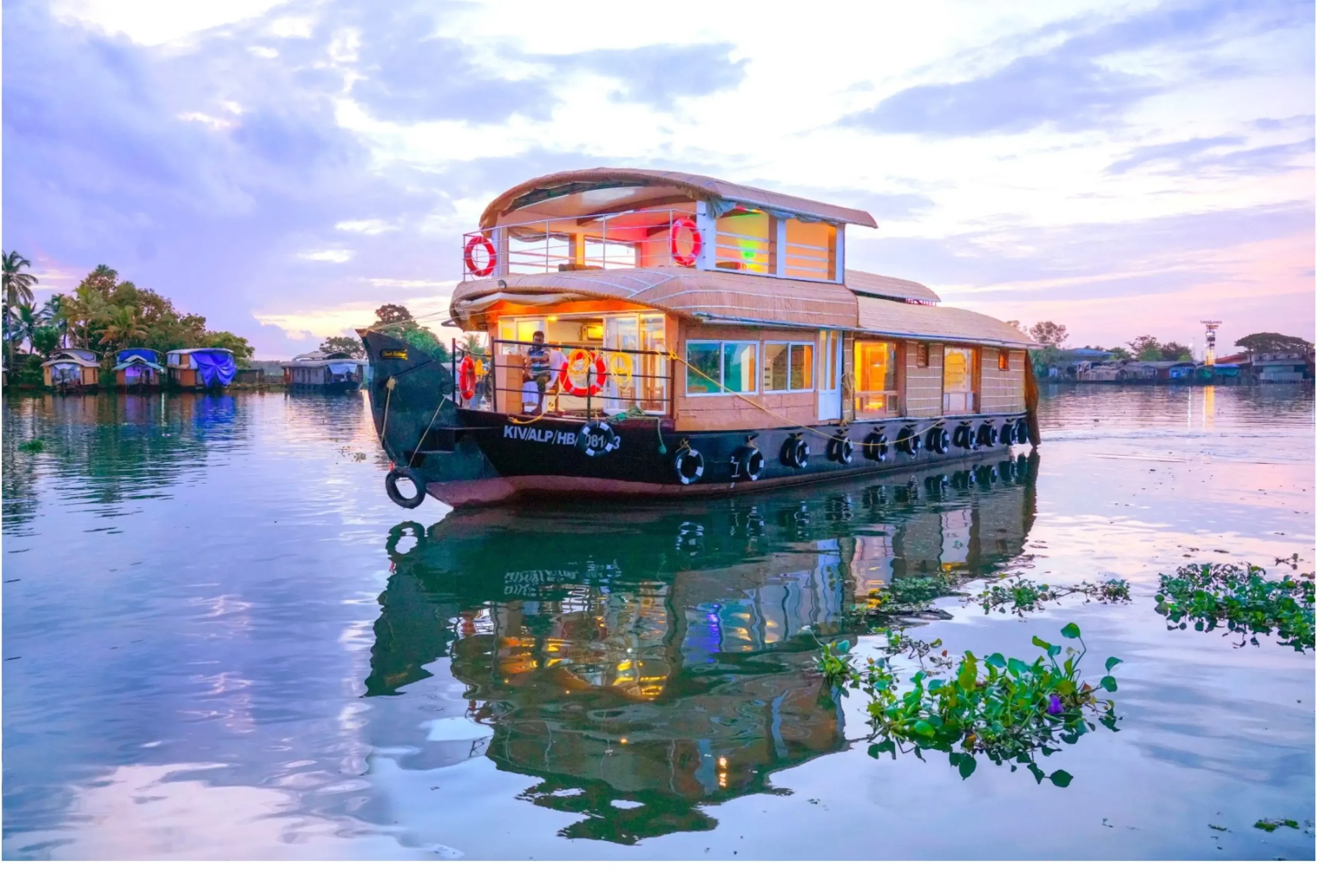 2 Bedroom Premium Houseboat