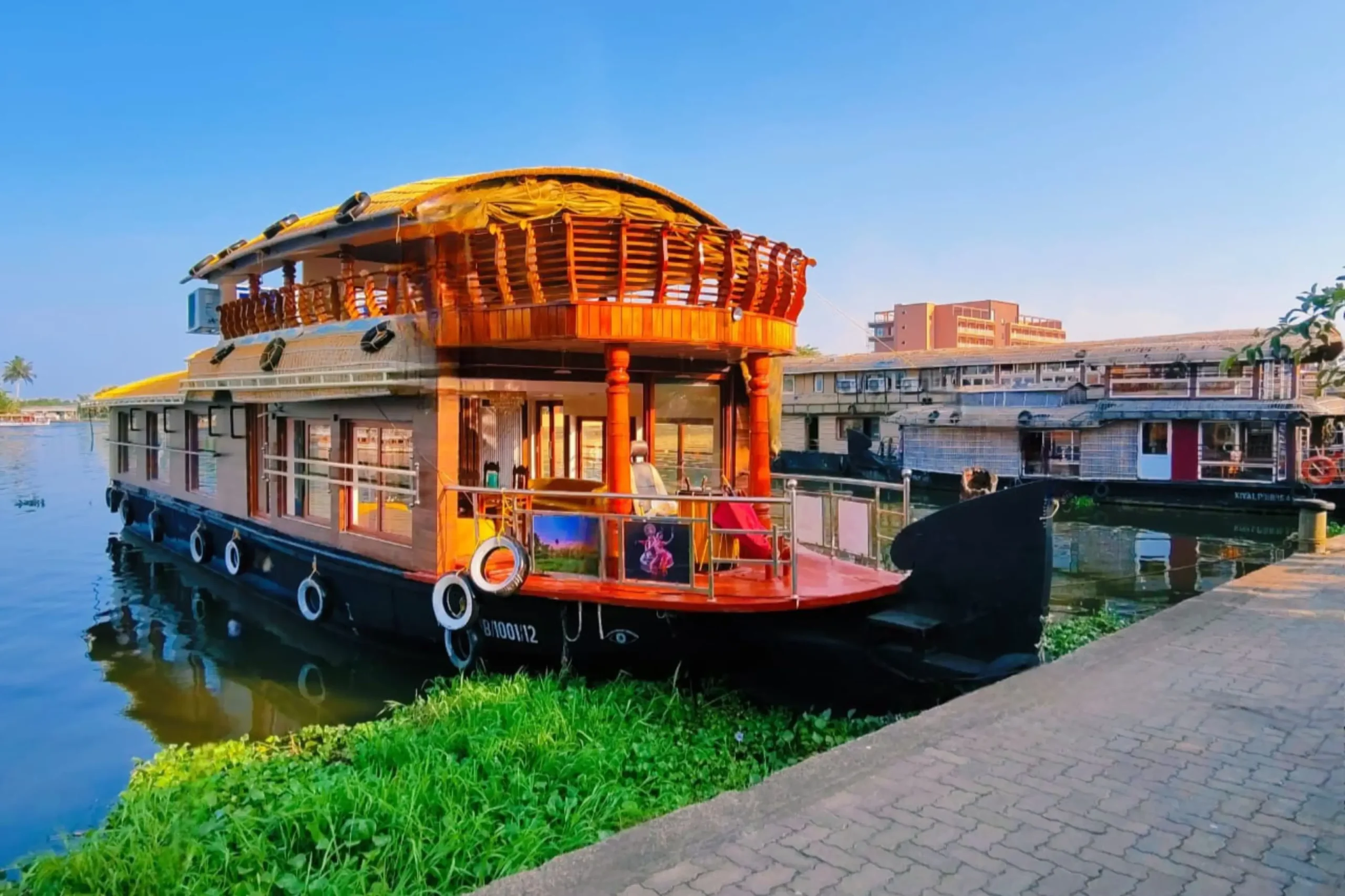 2 Bed room Luxury Houseboat