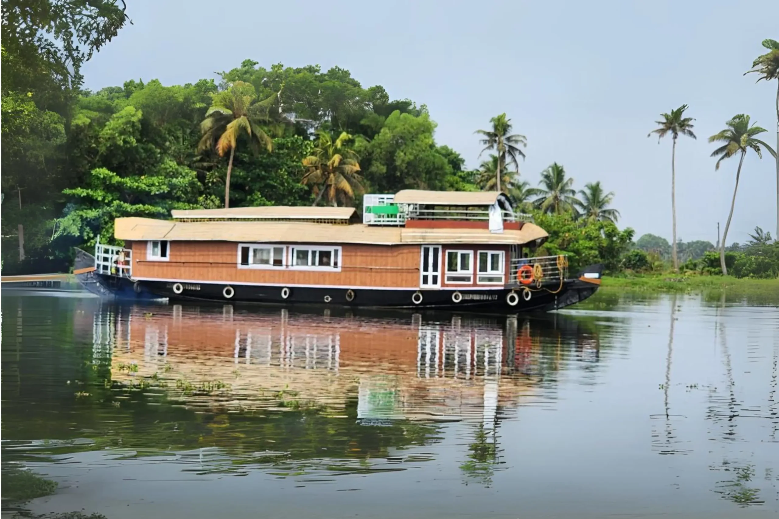 2 Bedroom Premium Houseboat