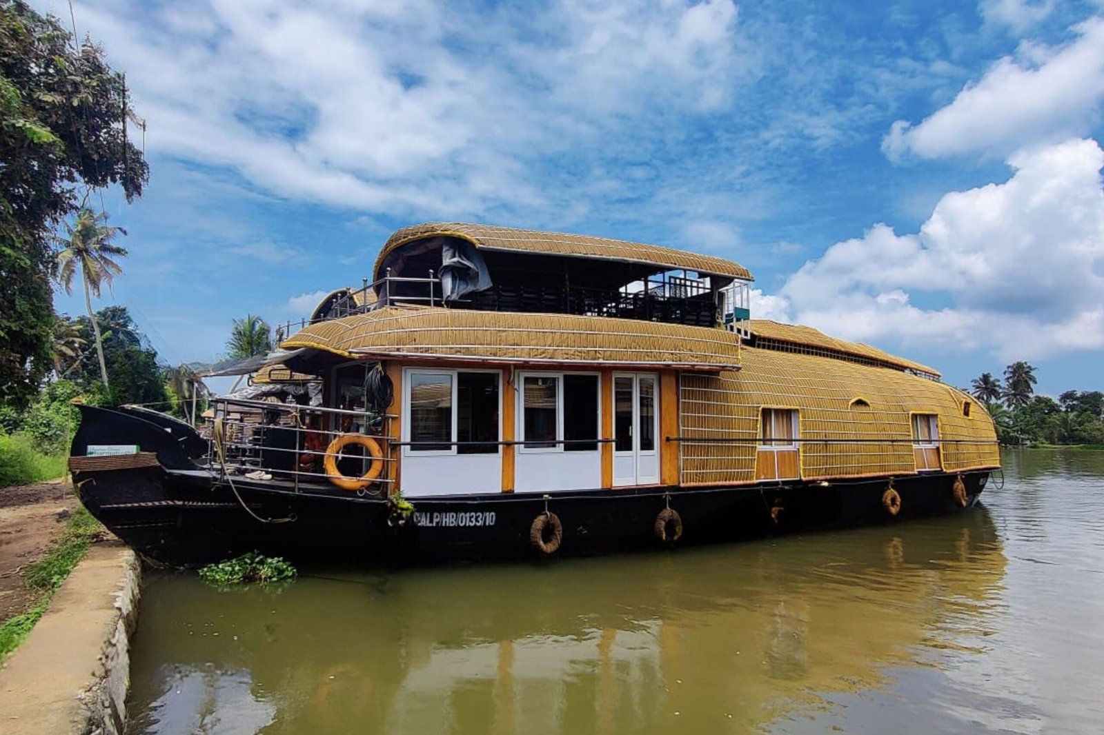 2 Bedroom Premium Houseboat