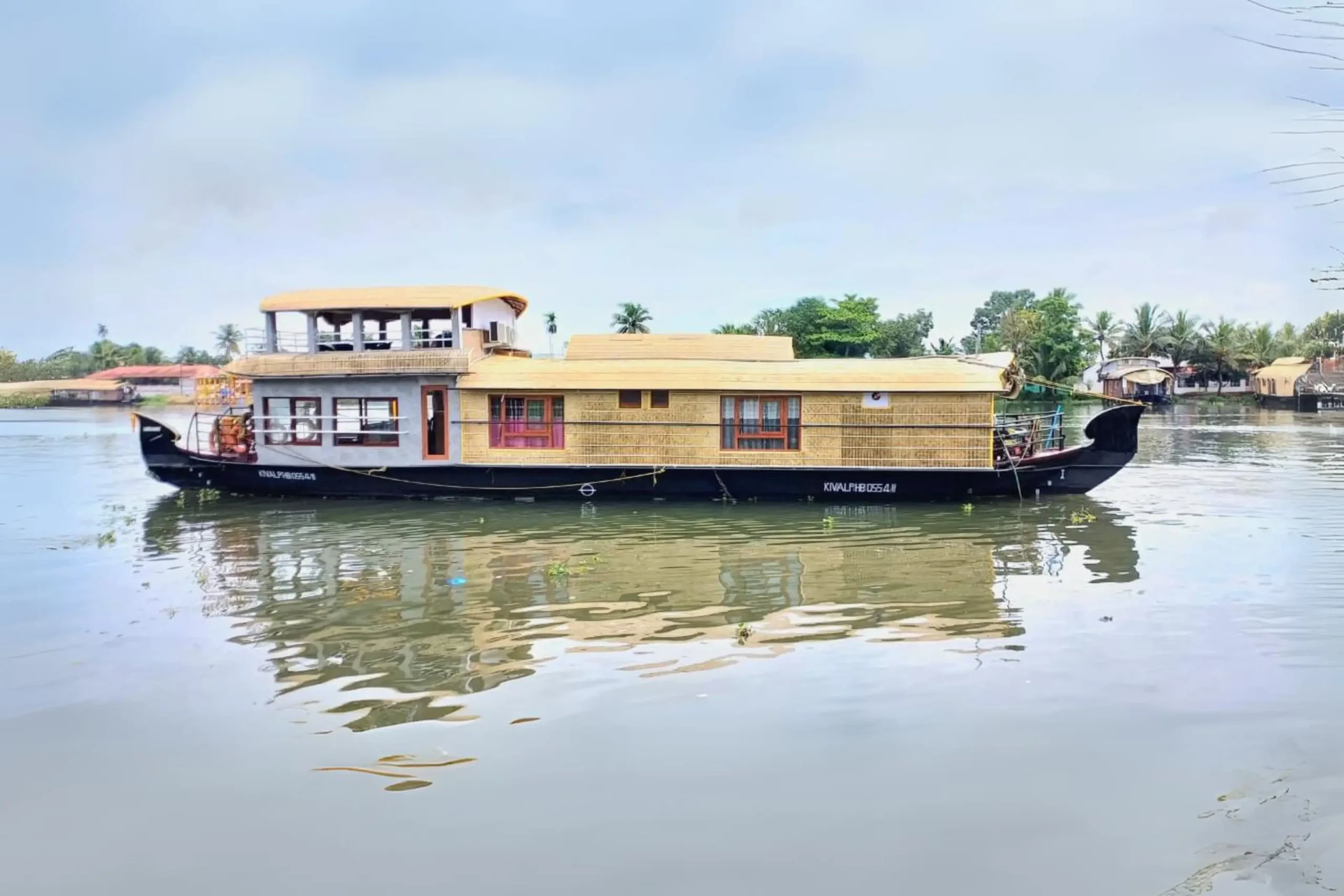 2 Bedroom Premium Houseboat