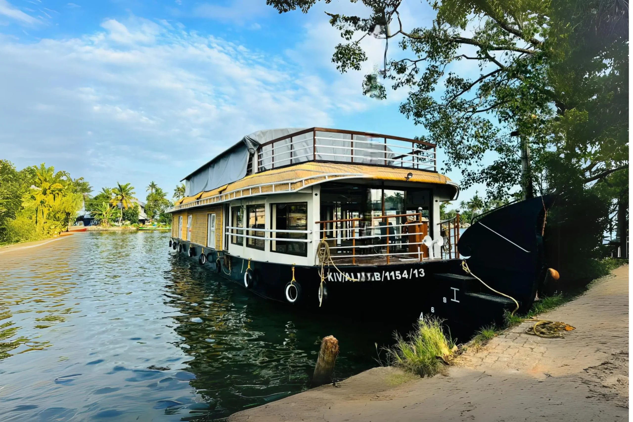 3 Bedroom Luxury Houseboat