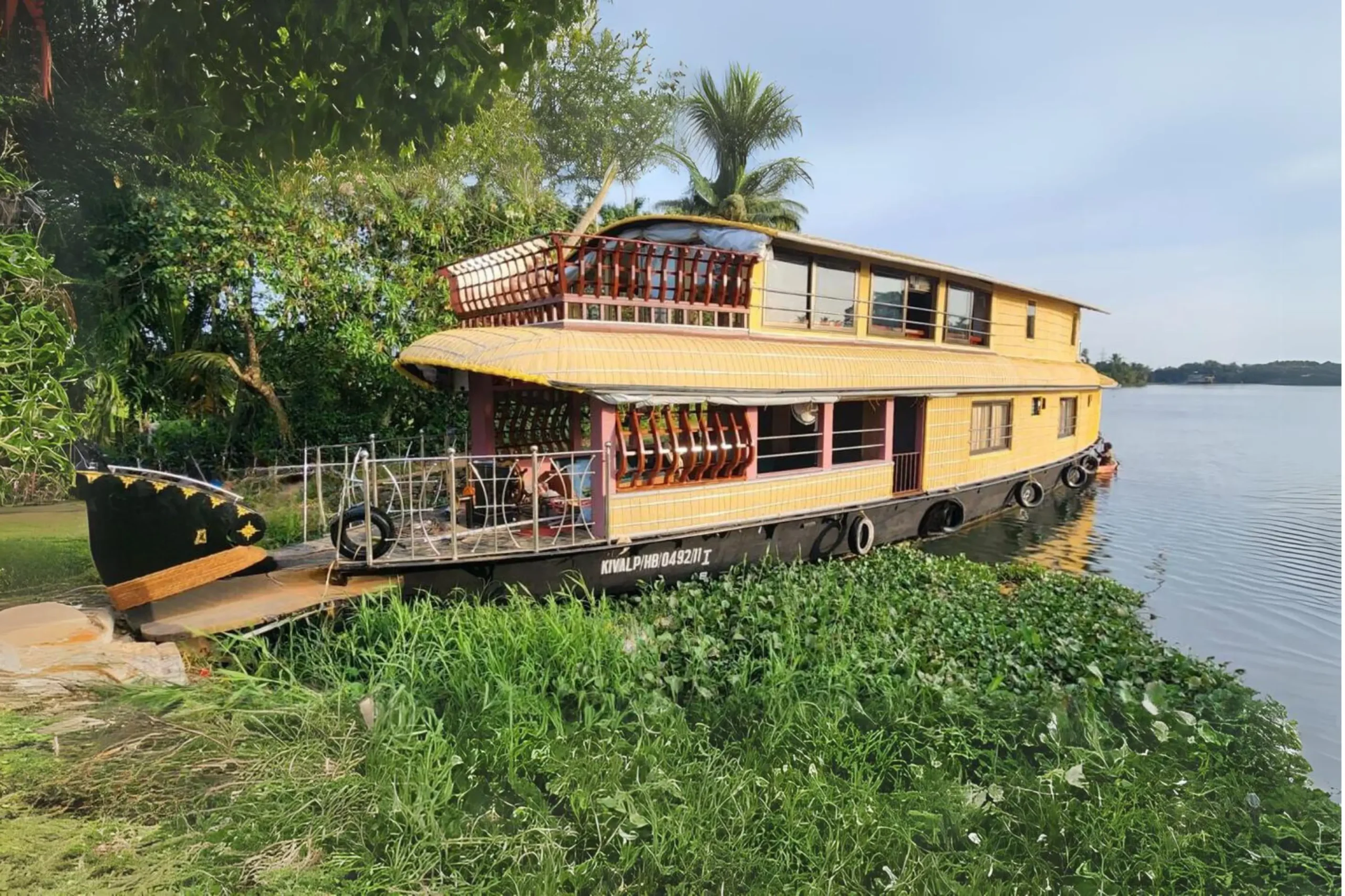 3 Bedroom Luxury Houseboat