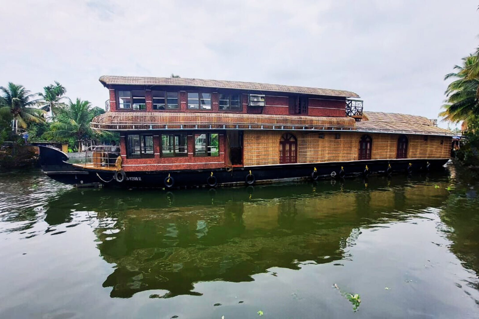 4 Bedroom Premium Houseboat