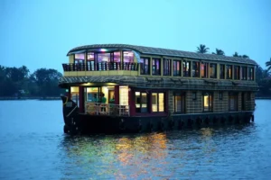 6 Bedroom Luxury Houseboat in Alleppey