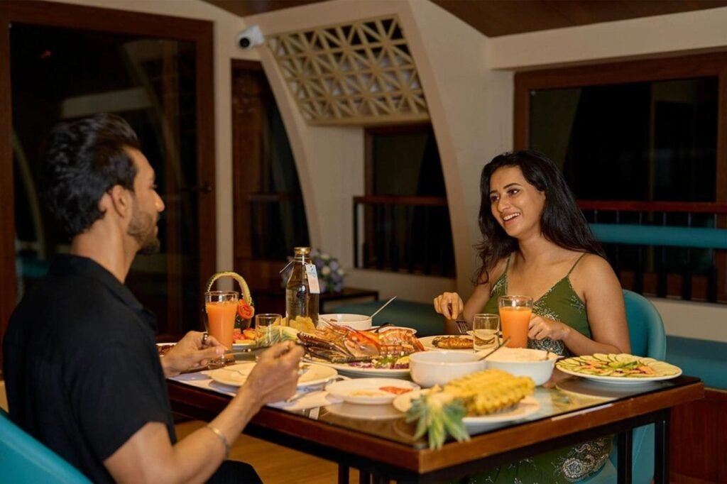 Couple enjoying a Kerala meal together on a houseboat in Alleppey
