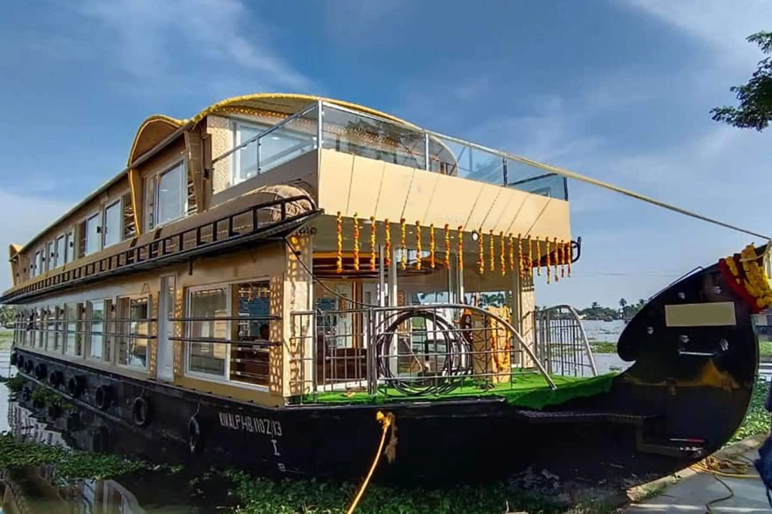 Luxury 7 Bedroom Houseboat - Lake Queen Houseboats