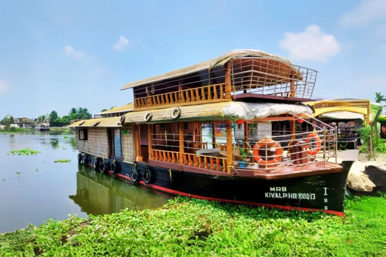 1 Bed Room Deluxe Houseboat