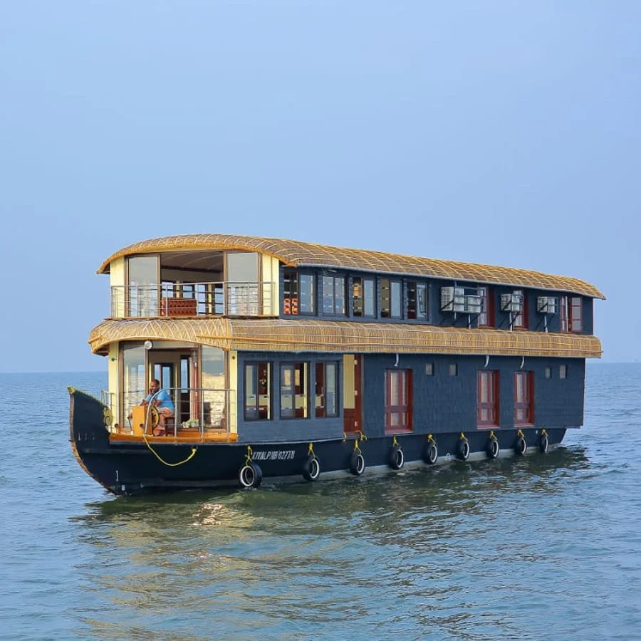 6 Bedroom Houseboat in Alleppey