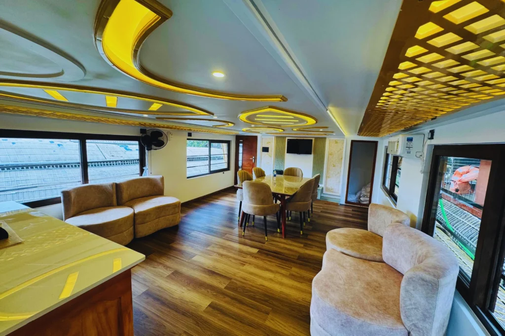 Luxury Houseboats in Alleppey for Family