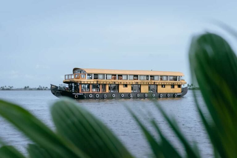 4 Bedroom Luxury Houseboat