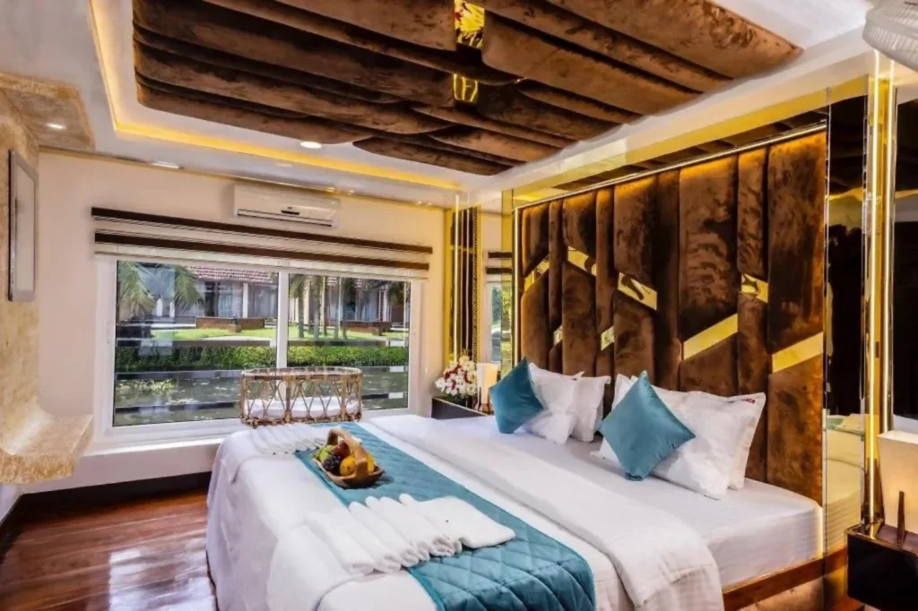 6 Bedroom Luxury Houseboat in Alleppey