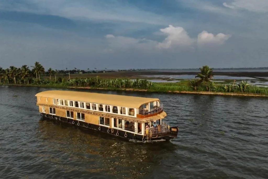 6 Bedroom Luxury Houseboat