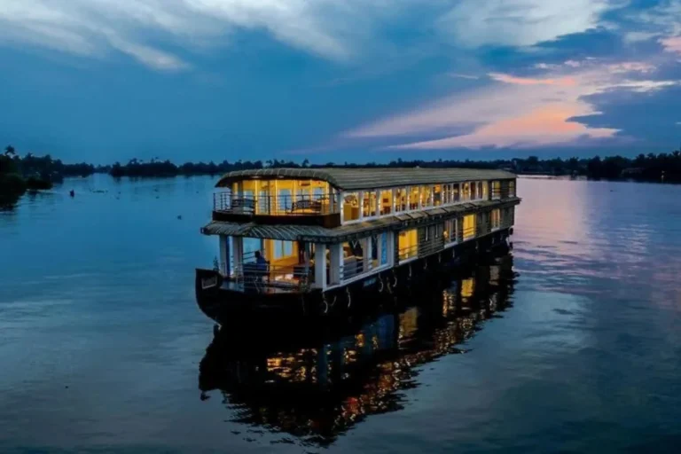 6 Bedroom Luxury Houseboat