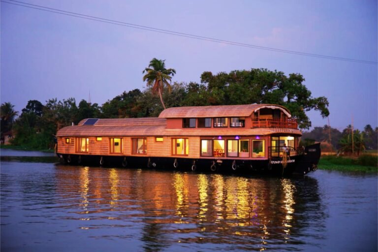 3 Bedroom Luxury Houseboat