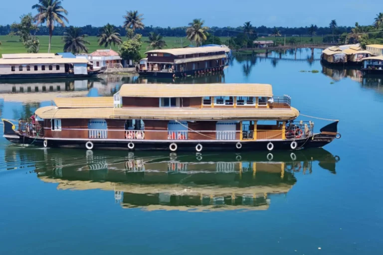 Top 10 Deluxe Houseboat in Alleppey