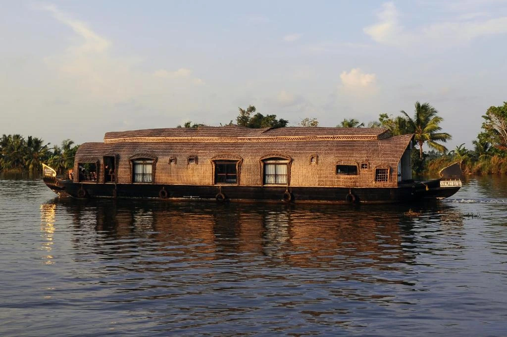 Top-Rated Premium Houseboats in Alleppey Kerala for 2025