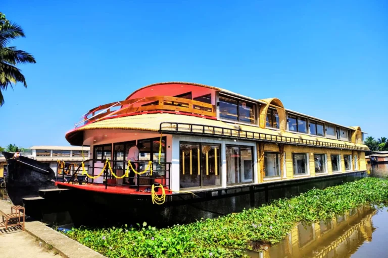 7 Bedroom Ultra Luxury Houseboat