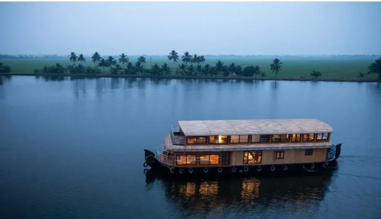 2-Bedroom-Ultra-Luxury houseboat in Kerala