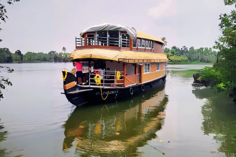 4Bedroom Premium houseboat in Alleppey