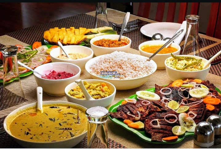 premium vs luxury houseboats in Alleppey-food