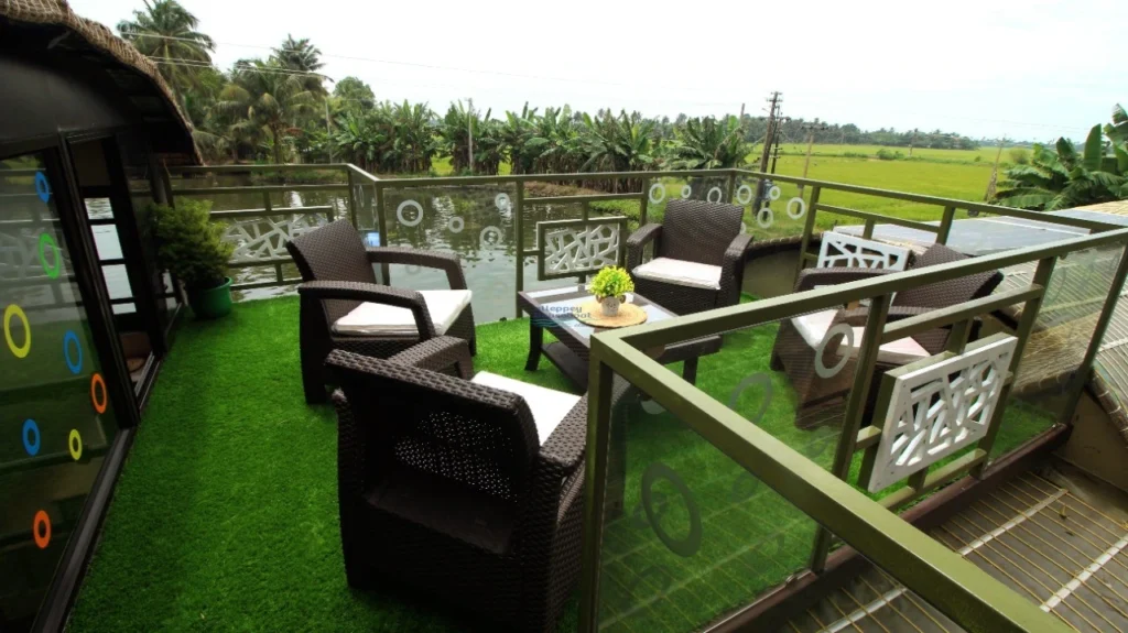 premium vs luxury houseboats in Alleppey