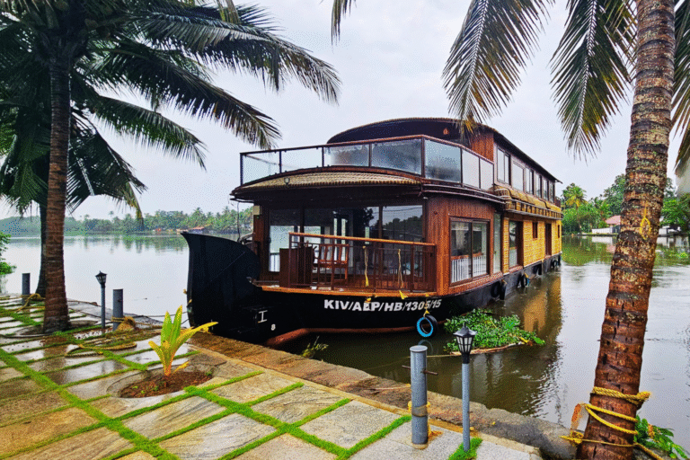 3 Bedroom Luxury Houseboat