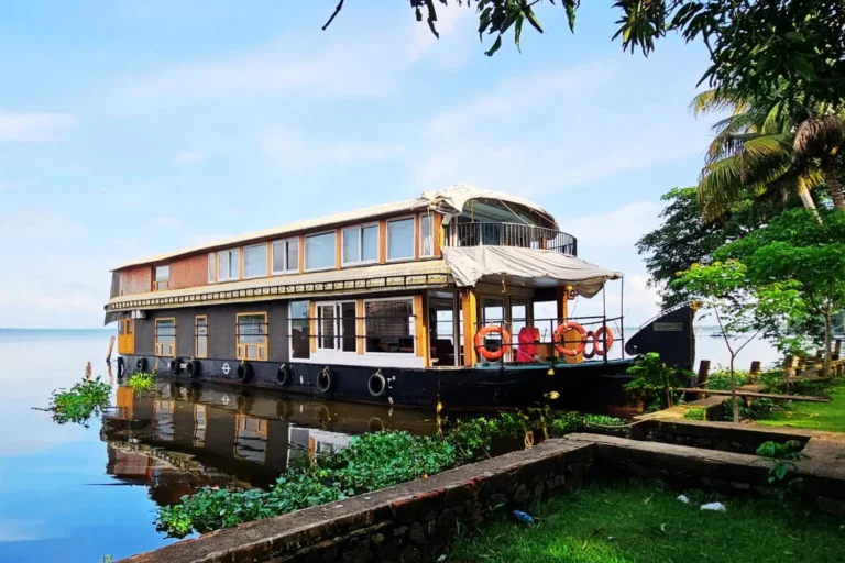 4 Bedroom Premium Boat House