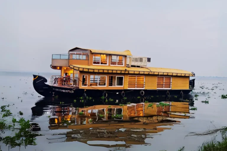 2 Bedroom Luxury Houseboat