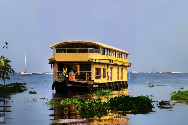 6 Bedroom Premium Houseboat