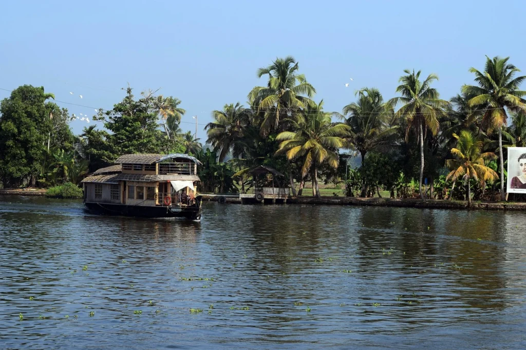 Alleppey houseboat trip in monsoon