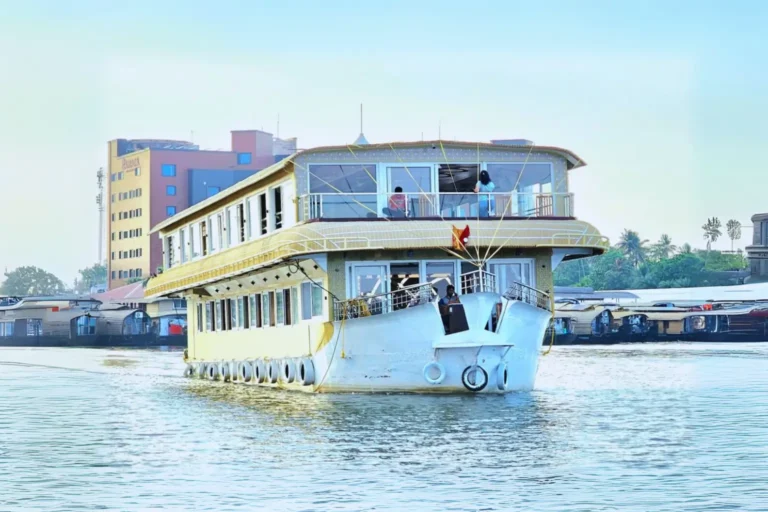 8 Bedroom Premium Houseboat Alleppey