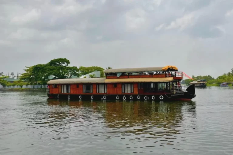 4 Bedroom Premium Houseboat Alleppey