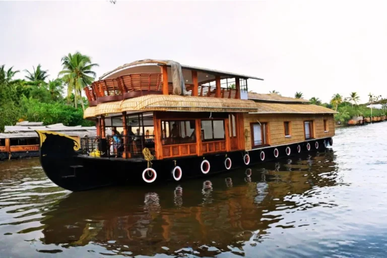 2 bedroom Premium Houseboat Kumarakom
