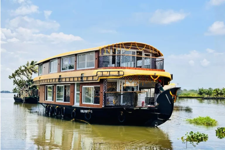 4 Bedroom Luxury boat