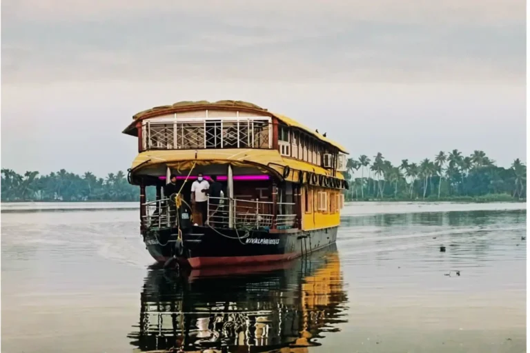 5 Bedroom Premium Houseboat