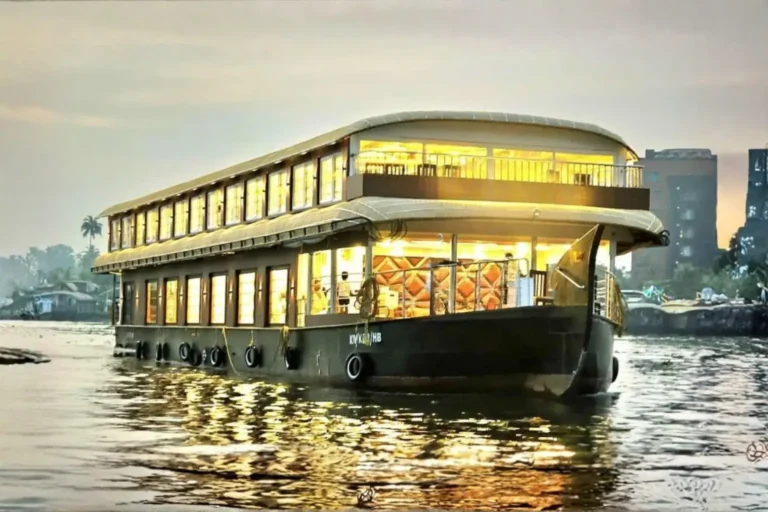 8 Bedroom Luxury Houseboat
