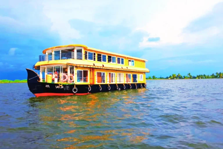 6 Bedroom Luxury boat Alleppey