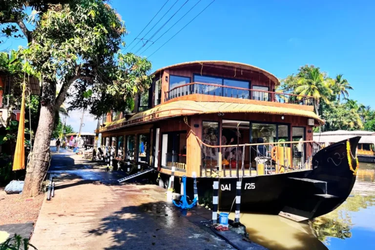 5 Bedroom Luxury boat