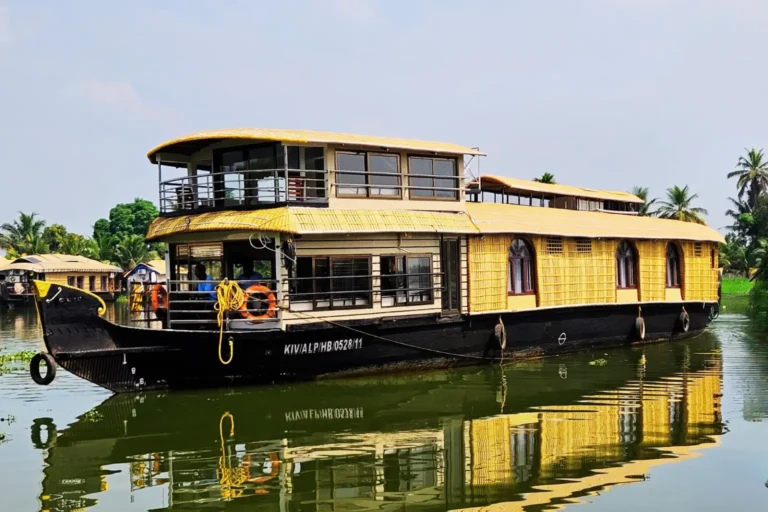 3 Bedroom Premium Houseboat